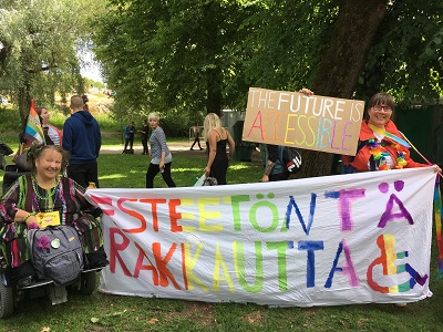 Milla Ilonen Helsinki Pride 2018 -puistojuhlassa