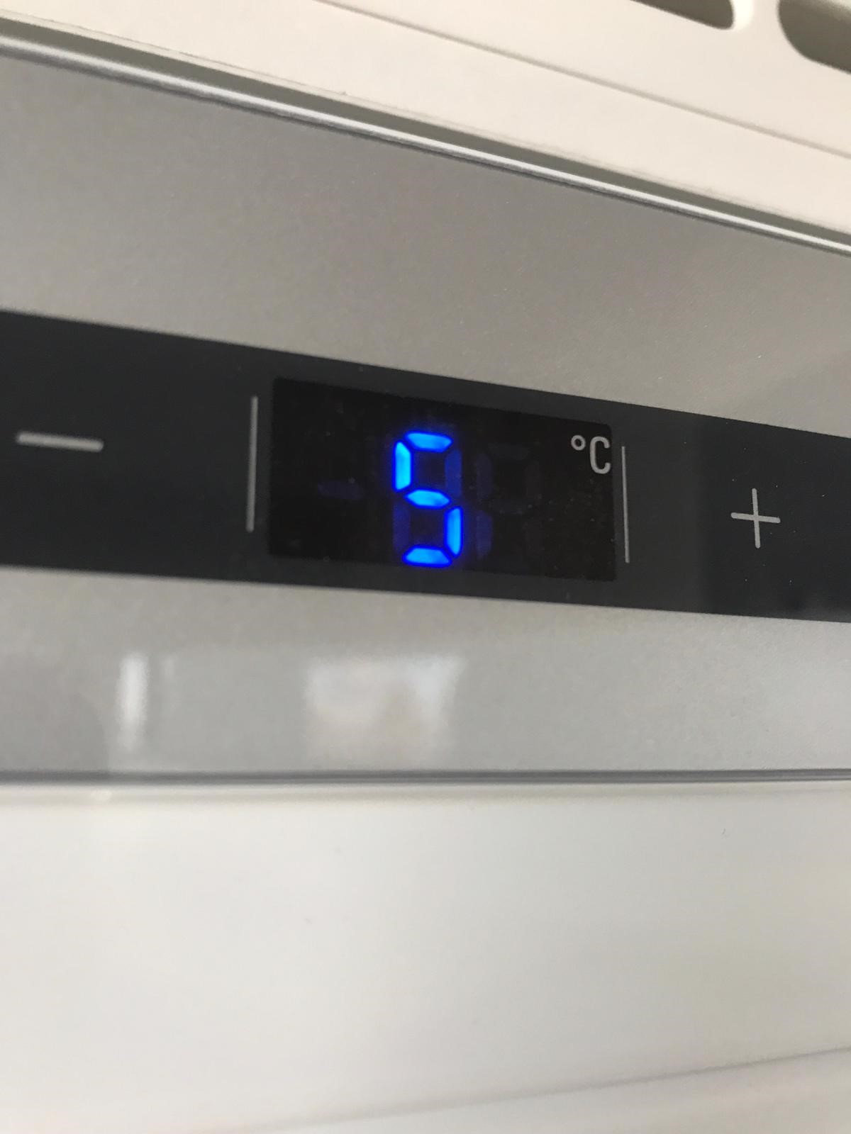 Kuvassa jääkaapin lämpömittari.