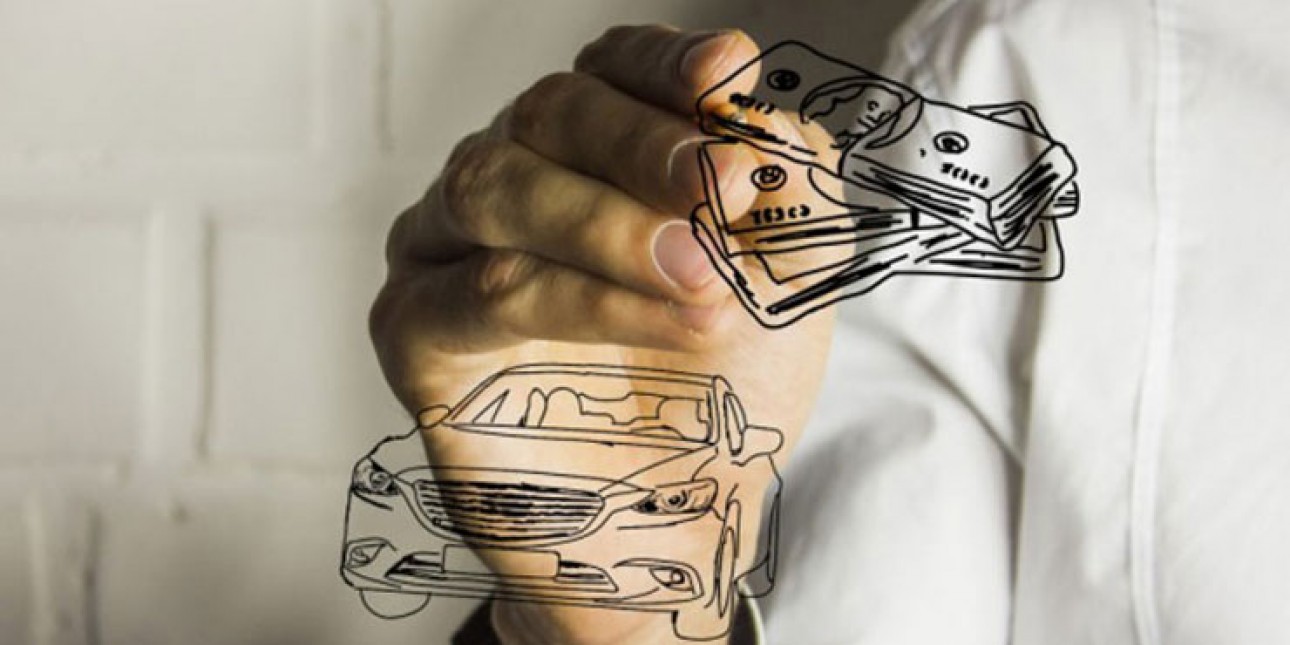 kuvassa piirretty auto ja nippu seteleitä