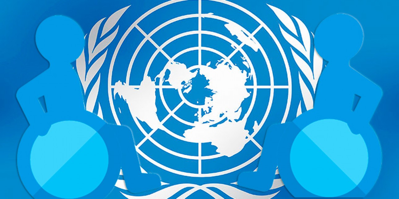 YK:n lippu sinisellä taustalla. 