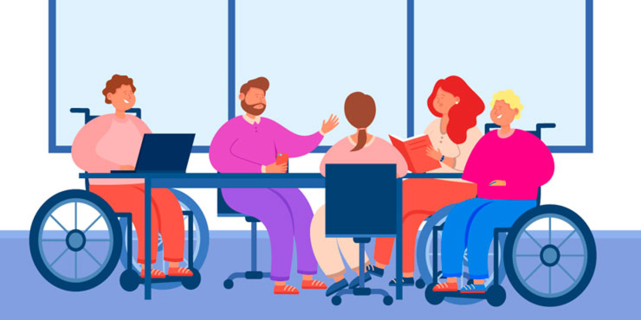 Viisi ihmistä pyörätuolien kanssa istuu pöydän ääressä