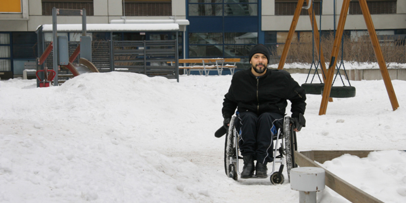 Kuvassa kapea kulkuväylä