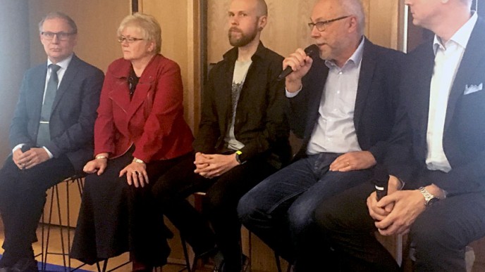 Kuva Kuopion juhlakiertueen panelisteista