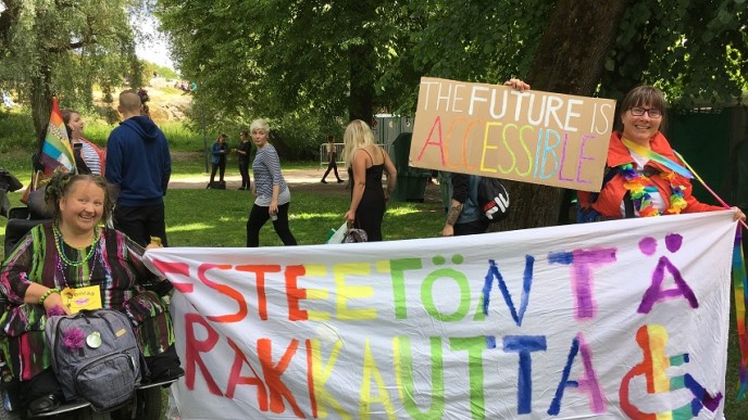 Milla Ilonen Helsinki Pride 2018 -puistojuhlassa