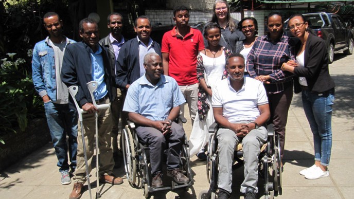 Etiopialaisen liikuntavammajärjestön Disability Development Initiativen (DDI) esteettömyyskouluttajat.