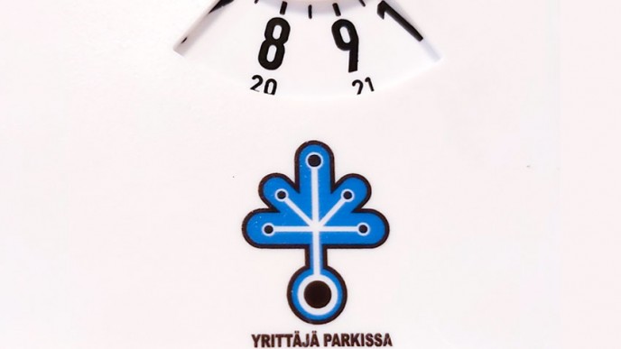 Parkkikiekko jossa Yritystä!-logo