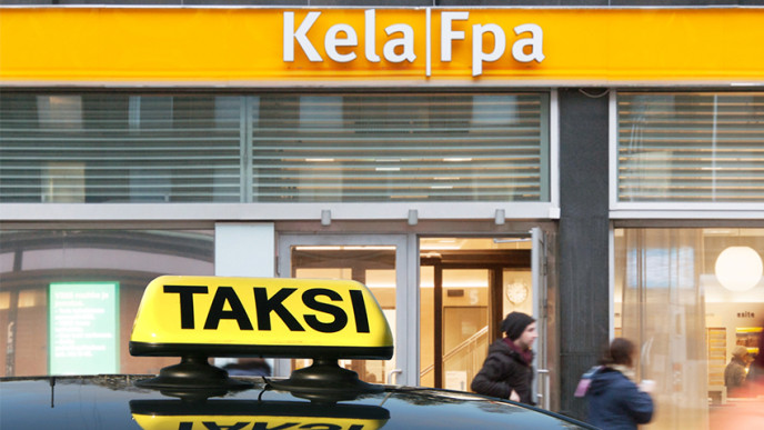 taksi Kelan edessä