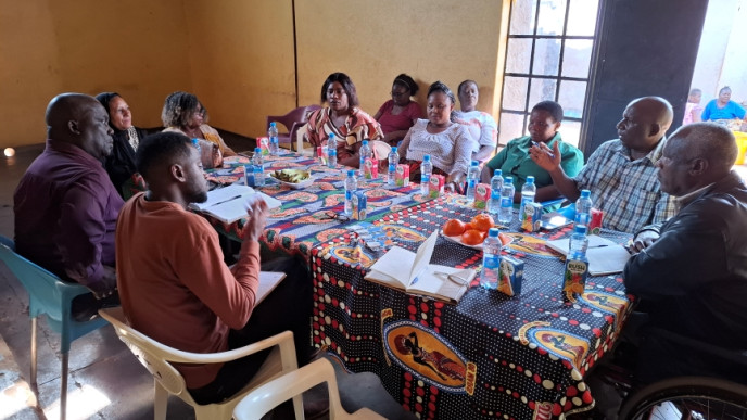 Etiopialaisen ja sambialaisen järjestön edustajia kokouksessa