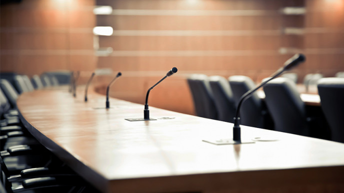 Kuvassa neuvottelupöytä