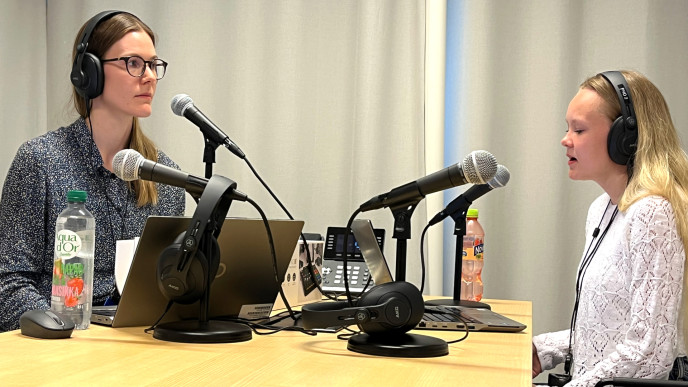 Kuvassa Johanna Lehtiö ja Oona Lipponen