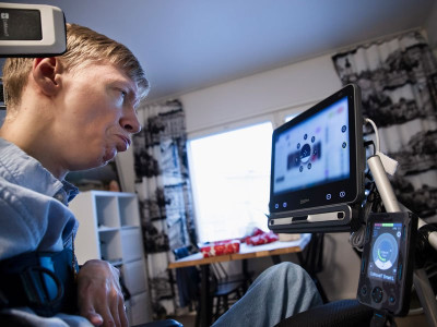 Uusi pyörätuolin ohjausjärjestelmä lisäsi Niilo Virran itsenäisyyttä