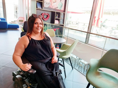 Pariisissa pyörätuolilla liikkuva tarvitsee tietoa ja verkostoja